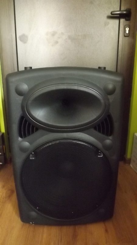 "LY-15" - МОЩНА КАРАОКЕ ТОНКОЛОНА С 15 ИНЧОВ БАС! С FM ТУНЕР, BLUETOOTH, 2 БЕЗЖИЧНИ МИКРОФОНА, ДИСТАНЦИОННО, ВГРАДЕН АКУМУЛАТОР и MP3 - ОТ SD КАРТА ИЛИ ФЛАШКА – снимка 2